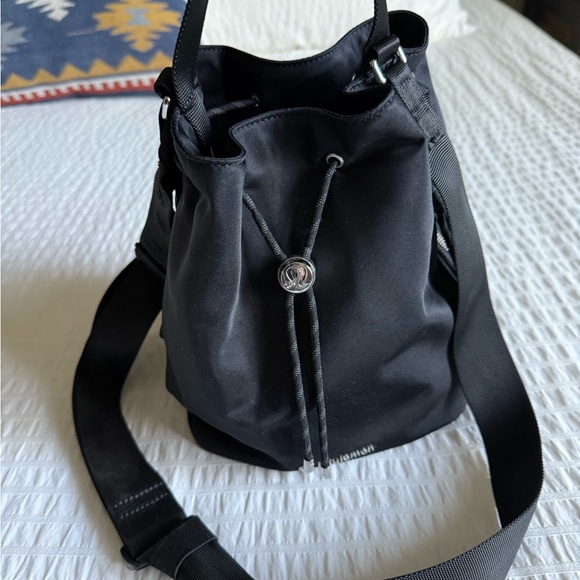 Lululemon Athletica Black Bucket Bag - Picture 1 of 6